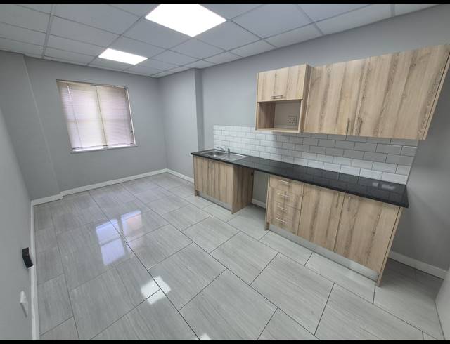 135M² OFFICE TO LET IN SUNNINGHILL